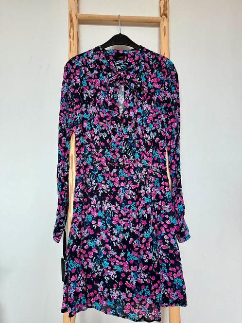 NIEUW Pinko jurk met bloemetjes, Kleding | Dames, Jurken, Nieuw, Maat 38/40 (M), Knielengte, Ophalen