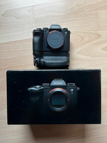 Sony a1 met battery grip en 2 batterijen beschikbaar voor biedingen