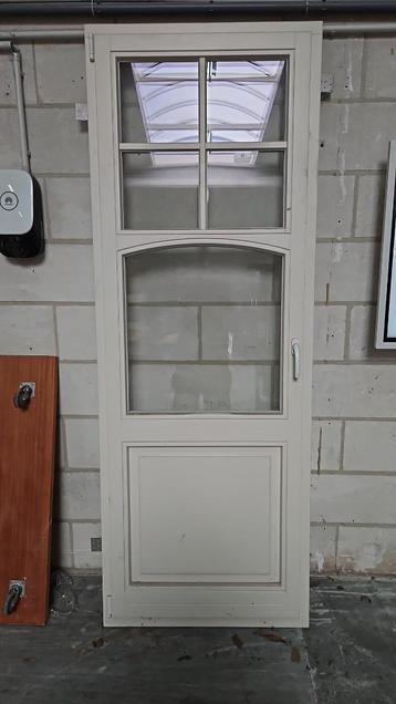 porte extérieur bois peint en couleur crème  beschikbaar voor biedingen