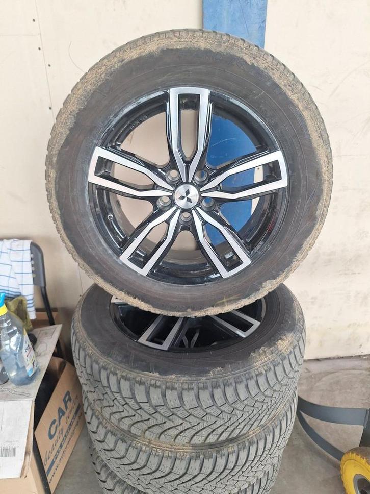 Mitsubishi Outlander Winterset 17 Inch, Auto-onderdelen, Banden en Velgen, Banden en Velgen, Winterbanden, 17 inch, 215 mm, Personenwagen