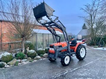 MINITRACTOR KUBOTA GL NIEUWE BANDEN SERVO 29PK