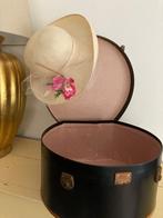 Oude hoedenkoffer met hoed, Antiek en Kunst, Antiek | Overige Antiek, Ophalen