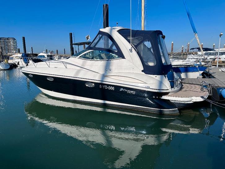 Cruisers Yachts 310 Express, Watersport en Boten, Motorboten en Motorjachten, Zo goed als nieuw, Polyester, 9 tot 12 meter, Benzine