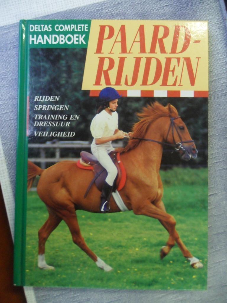 handboek paardrijden, Boeken, Sportboeken, Zo goed als nieuw, Ophalen of Verzenden