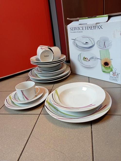 Service de table en porcelaine 20 pièces NEUF, Maison & Meubles, Cuisine | Vaisselle, Comme neuf, Porcelaine, Enlèvement ou Envoi