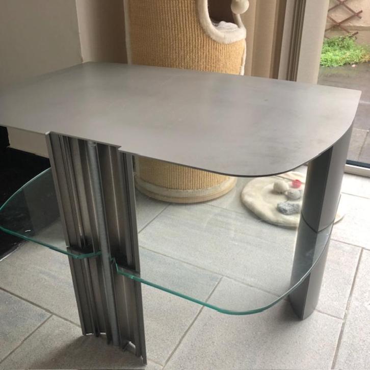 tv meubel in goede staat, Huis en Inrichting, Kasten |Televisiemeubels, Metaal, Ophalen