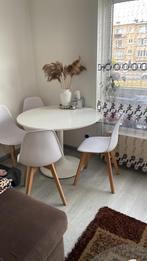 Tafel met 4 stoelen in zeer goede staat., Ophalen, Zo goed als nieuw