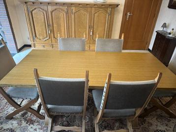 Volledige eetkamer te koop beschikbaar voor biedingen