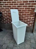 Witte vuilnisbak, Huis en Inrichting, Woonaccessoires | Prullenbakken, Ophalen, Kunststof, Gebruikt, 50 tot 75 cm