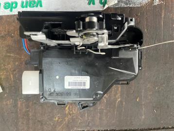 Deurslot Mechaniek 4Deurs rechts-voor van een Volkswagen Gol beschikbaar voor biedingen