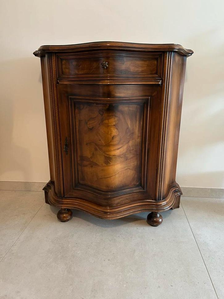 Zeer mooie oude kast met deur en lade in zeer goede staat, Antiek en Kunst, Antiek | Meubels | Kasten, Ophalen