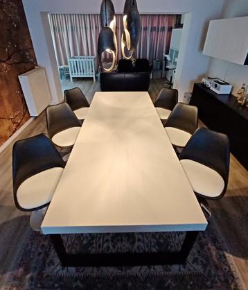 Stoelen beschikbaar voor biedingen