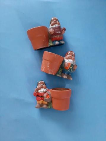 Lot de 3 petits pots en terre cuite nains de jardin 