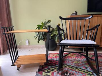 schommelstoel met bijzet roltafel Scandinavisch vintage desi beschikbaar voor biedingen