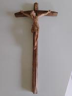 Crucifix et Jésus sculptés en bois, Enlèvement ou Envoi