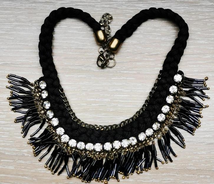 Prachtige handgemaakte halsketting, Handtassen en Accessoires, Kettingen, Nieuw, Overige materialen, Zwart, Met strass, Ophalen of Verzenden
