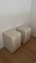 2 boucklé - teddystof nachttafels /poefs, Huis en Inrichting, Slaapkamer | Nachtkastjes, Ophalen, Zo goed als nieuw