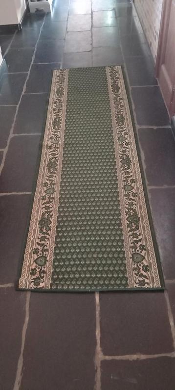 Lang tapijt  beschikbaar voor biedingen