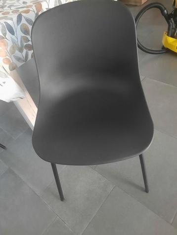 6 chaises à vendre beschikbaar voor biedingen