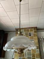 vintage luster/luchter met kap in melkglas (versierd), Ophalen of Verzenden, Zo goed als nieuw, Glas, 75 cm of meer