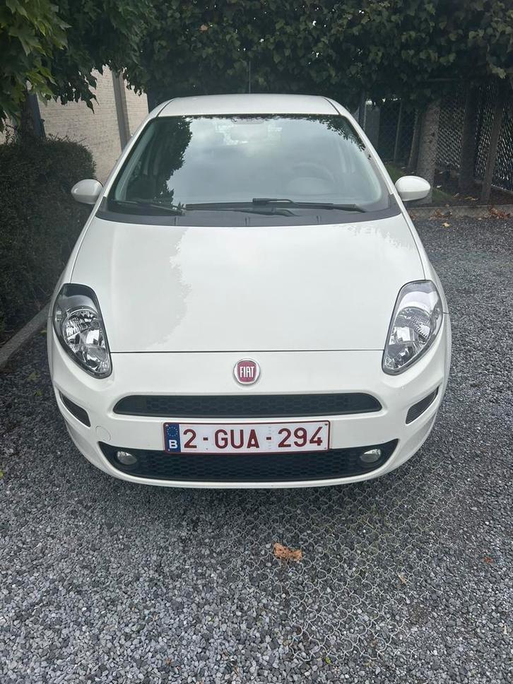Fiat punto 2015 (84 000km), Auto's, Fiat, Particulier, Punto, Apple Carplay, Benzine, Euro 6, 5 deurs, Handgeschakeld, Wit, Zwart