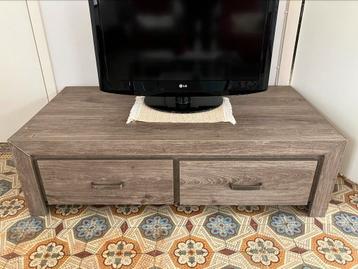 Tv - kast beschikbaar voor biedingen