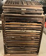 2 antieke letterkasten met lades, Ophalen