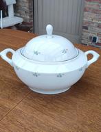 Grande soupière avec petites fleurs bleues en fine porcelain