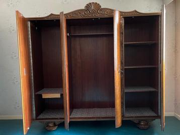 Slaapkamer meubelen, bed, kasten beschikbaar voor biedingen