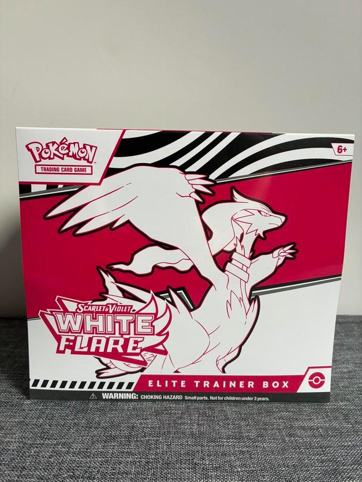 ETB White Flare, Hobby en Vrije tijd, Verzamelkaartspellen | Pokémon, Zo goed als nieuw, Ophalen of Verzenden
