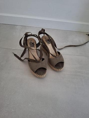 sandalen beschikbaar voor biedingen