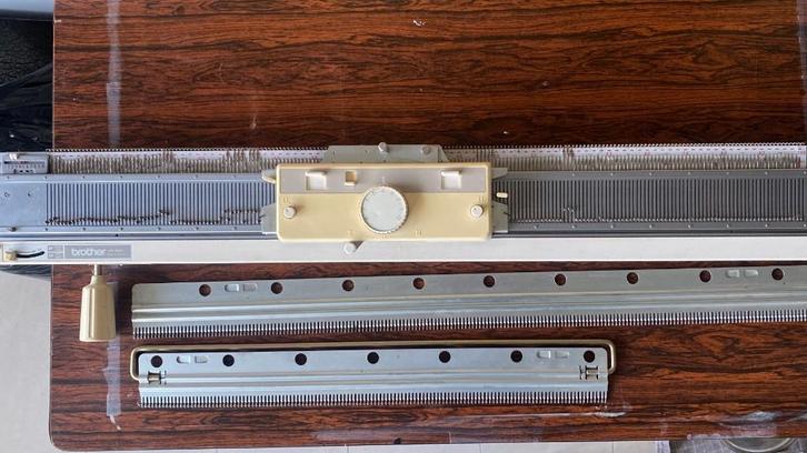 Machine à tricoter (second lit côtes) BROTHER KR850, Hobby en Vrije tijd, Breien en Haken, Gebruikt, Breien, Machine, Ophalen