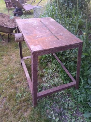 Ancienne table scie circulaire beschikbaar voor biedingen