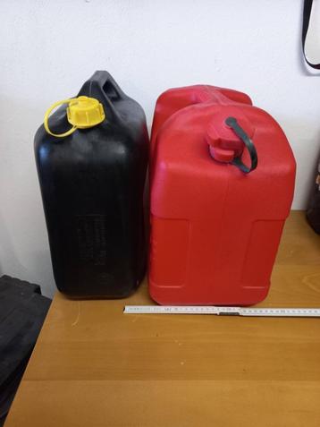 2 jerrycans 20liter beschikbaar voor biedingen