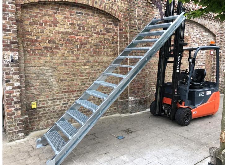 grote trap met of zonder leuning, Doe-het-zelf en Bouw, Ladders en Trappen, Trap, Ophalen