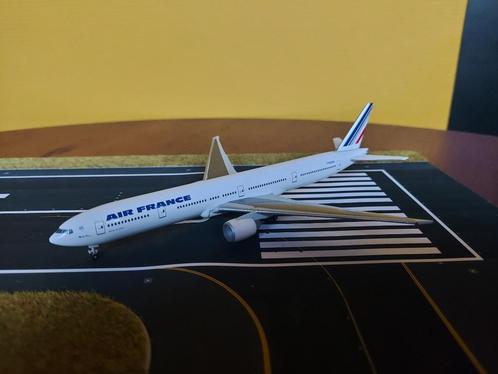 Air France Boeing 777-300ER Herpa Wings 1/500, Hobby & Loisirs créatifs, Modélisme | Avions & Hélicoptères, Comme neuf, Avion