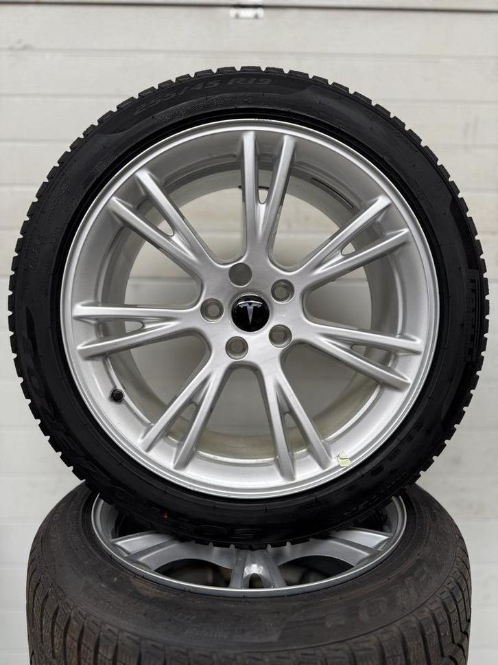 8MM 19’’ TESLA MODEL Y VELGEN WINTERBANDEN ORIGINEEL TPMS GE, Auto-onderdelen, Banden en Velgen, Banden en Velgen, Winterbanden