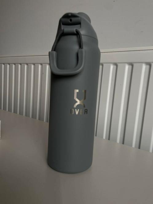 Bouteille isotherme OVER 900 ml – Acier inoxydable, Sport en Fitness, Drinkbussen, Zo goed als nieuw, Ophalen