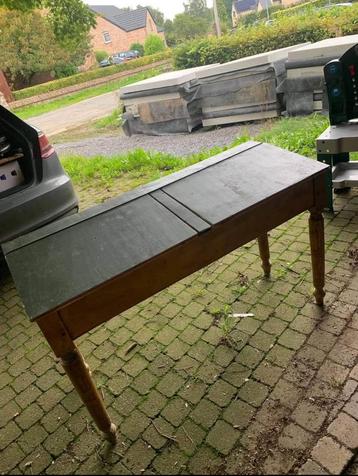 Ancien bureau d’ecole beschikbaar voor biedingen