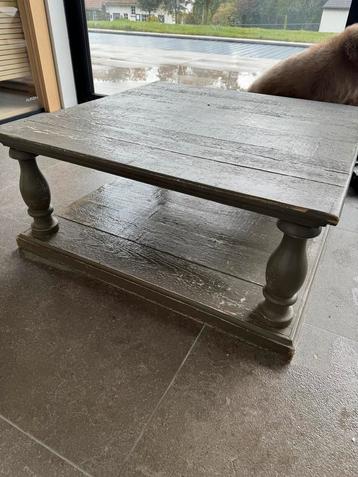 Salontafel in Flament-stijl beschikbaar voor biedingen