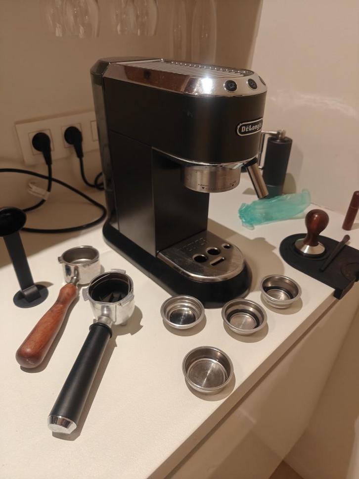 Coffee espresso machine De'Longhi dedica, Elektronische apparatuur, Koffiezetapparaten, Zo goed als nieuw, Gemalen koffie, Espresso apparaat