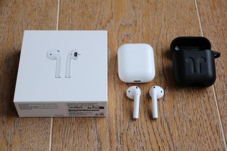 Originele Apple Airpods 2 met doos en factuur, Telecommunicatie, Mobiele telefoons | Oordopjes, Gebruikt, In gehoorgang (in-ear)