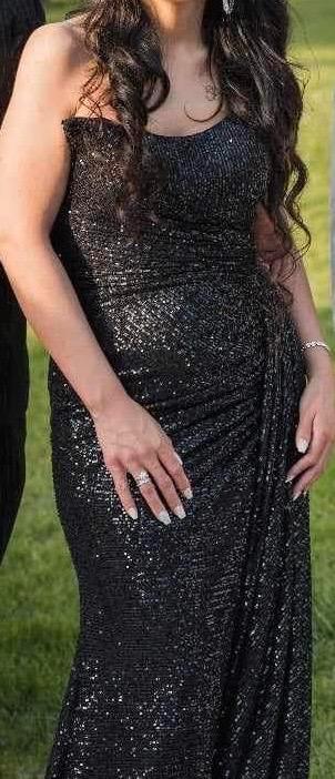 Robe de soirée mise que une fois beschikbaar voor biedingen