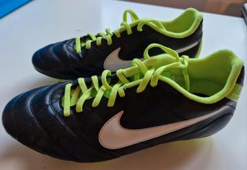 Chaussures de football Nike Tiempo disponible aux enchères