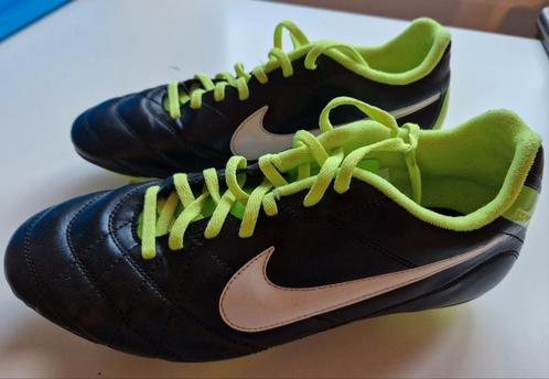 Chaussures de football Nike Tiempo, Sports & Fitness, Football, Comme neuf, Enlèvement ou Envoi