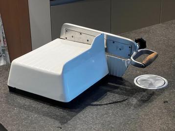 Vintage / oude / kaassnijder / vleessnijder / gietijzer  beschikbaar voor biedingen