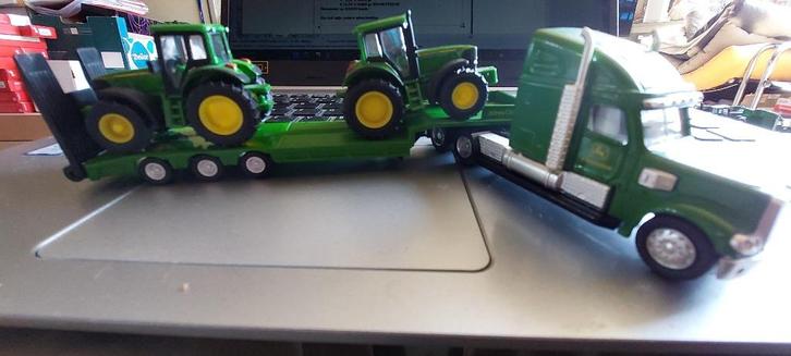 LK 0825 SIKU FARMERS TRACTOREN OP TRANSPORT 1/87 ., Hobby en Vrije tijd, Modelauto's | 1:87, Zo goed als nieuw, Hijskraan, Tractor of Landbouw