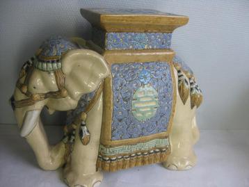 Éléphant en porcelaine de couleur bleu- Vintage.