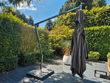 Royal Botania luxe zweefparasol  beschikbaar voor biedingen