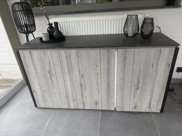 Dressoir beschikbaar voor biedingen